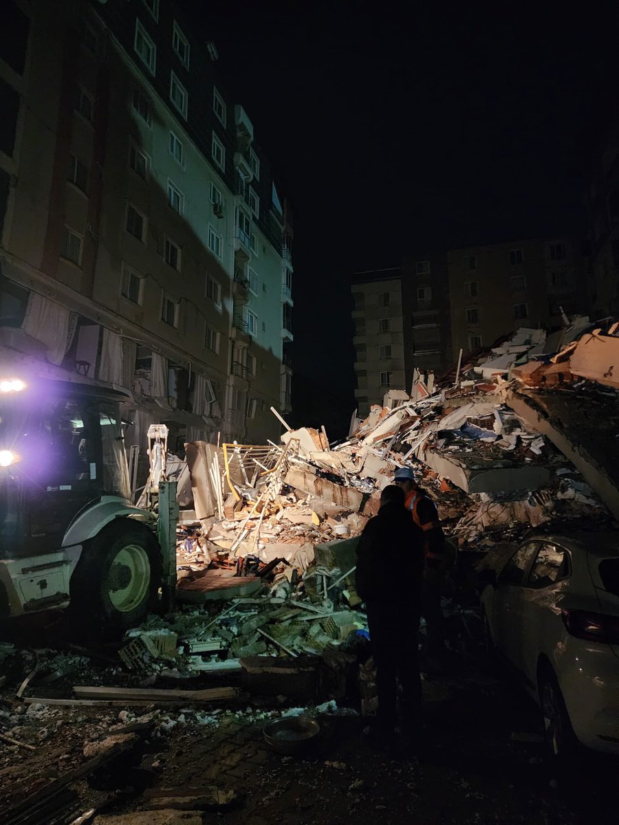 Lütfen ekipleri gönderin Süleyman mutlu apartmanı Hatay.