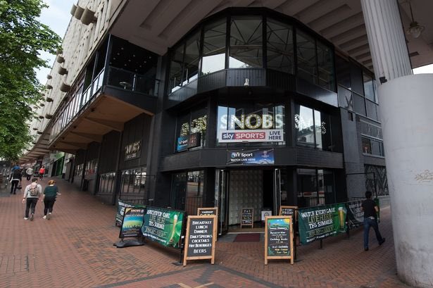 WestMidsLoyal's tweet photo. RANGERS vs Celtic - Viaplay League Cup Final.

Sunday 26th February 2023

Rangers fans in the Midlands can watch this game at Snobs nightclub. This bar is 2 minutes walk from Birmingham New St. Station.

3pm kick-off.

Flags welcome 🇬🇧 

All RT’s appreciated 🤝

@snobsnightclub https://t.co/FgJ0vXT5Q0