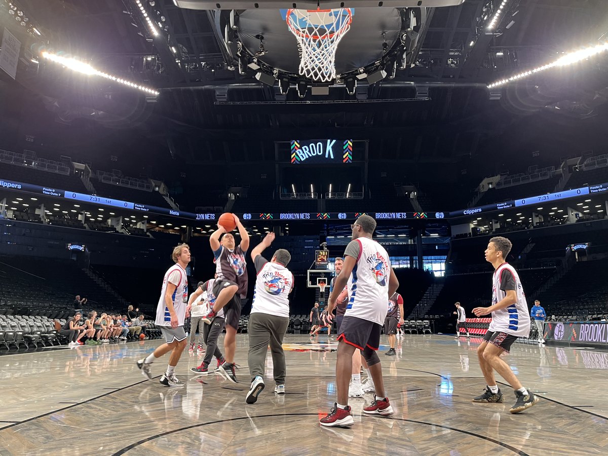 TripDoubleUSA's tweet photo. Nouvelle session au Barclays Center, avec les maillots Trip Double cette fois 😍 https://t.co/AuwIgsGbgi