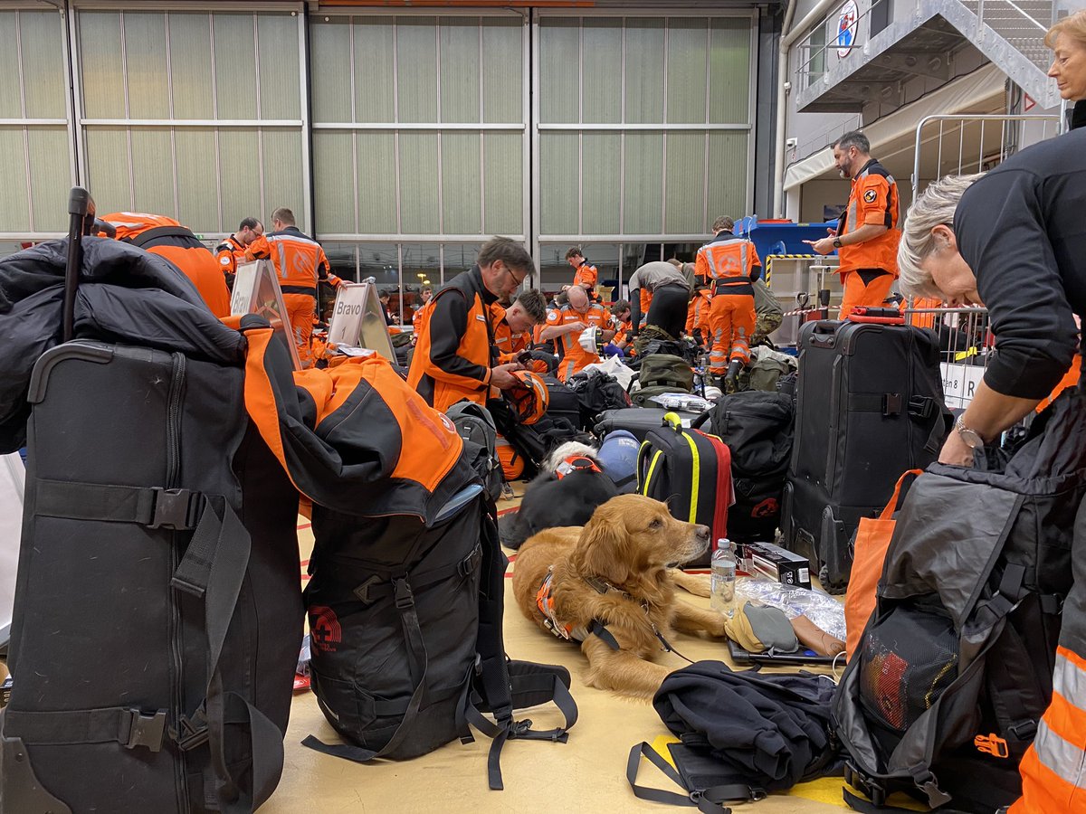 SwissHumAidUnit's tweet photo. Ausrüstung, Briefings, Verlad des Materials…

Letzte Vorbereitungen vor dem Abflug der Rettungskette 🇨🇭 Richtung #Türkiye https://t.co/8WeMLPrpsT