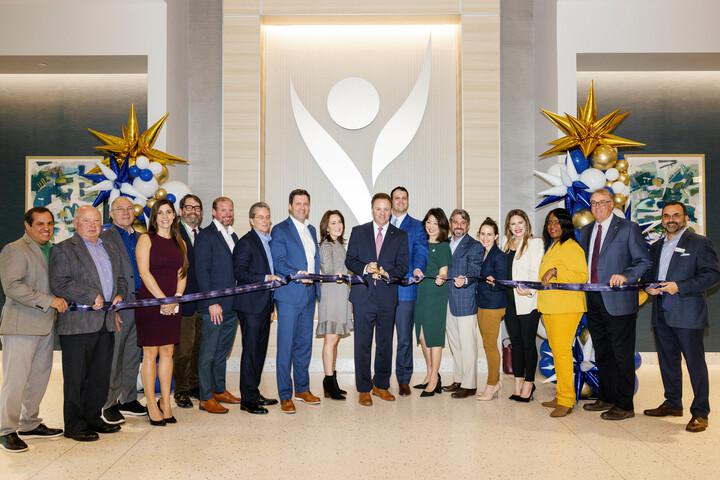 HR_Nerdy's tweet photo. Our @OchsnerHealth leaders recently joined the @JeffParishGov officials to celebrate the opening of Ochsner Medical Complex – Clearview. The new #healthcare destination features state-of-the-art technology and was designed around the patient experience. https://t.co/Q1X1347CWn https://t.co/Mkgcxp9n61