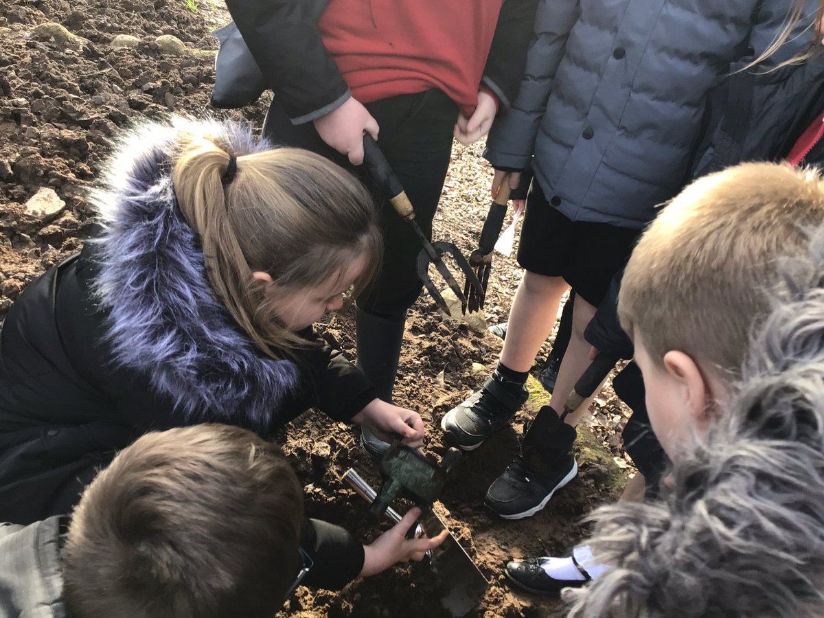 TigerClass1's tweet photo. Today was our Shang Dynasty Day and what a great day we had! We performed dramas based on the story of King Tang, we worked as archaeologists to dig up ancient artefacts, we used secondary sources to research those primary sources and we created our own oracle bones! #HistoryWJS https://t.co/mxFbqEtaXw
