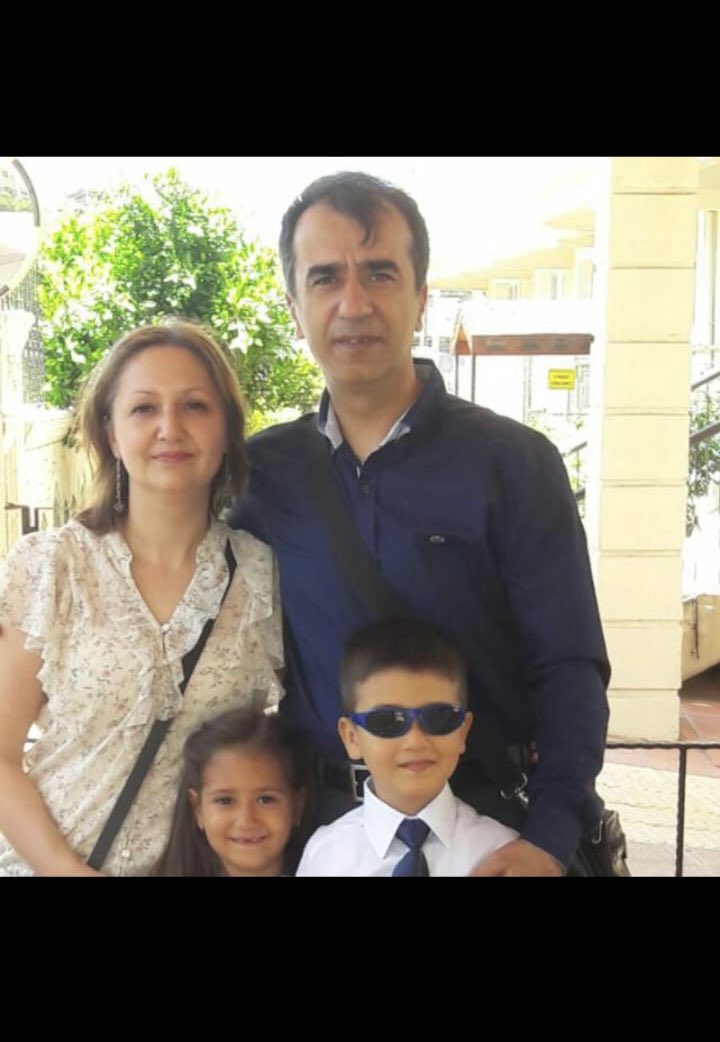 drbusragcl's tweet photo. Üniversite arkadaşımın yakınlarından haber alamıyoruz. Lütfen yardım edin. 4 kişilik bir aile. 

Odabaşı Farklı yaşam rende sitesi
B bolk 1.kat no 5 Hatay 
Betül, Kemal, Zeynep ve Mehmet Yiğit Abul 
@AFADHatay  @ahbap_istanbul  @haluklevent  @AFAD_gonullu https://t.co/CNHlwRvMrQ