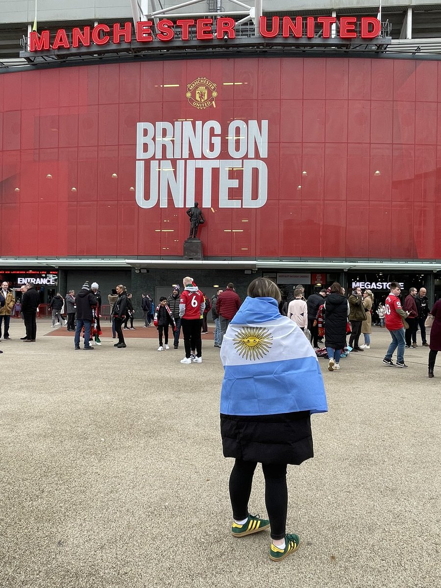 Great day out at OT watching <a href="/ManUtd/">Manchester United</a> - <a href="/elladixon06/">Ella Dixon</a> especially enjoyed watching <a href="/LisandrMartinez/">Lisandro Martinez</a> 😍🔴⚫️