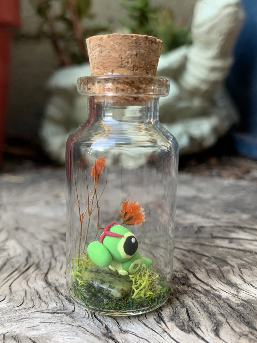 RedscaleDesign's tweet image. 🐛 Caterpie, do you choose me? 🍃 #pokemon #caterpie #pokemonart