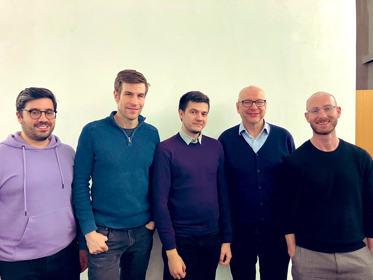 Looking for #lowervoices to join The Voices - a fun, mixed repertoire @CityAcademyUK #londonchoir. We meet on Mondays in #KingsCross. Start your week with singing! 🎤 🎶😀 #mondaymotivation #sing #choir #music #choral #tenors #SATB