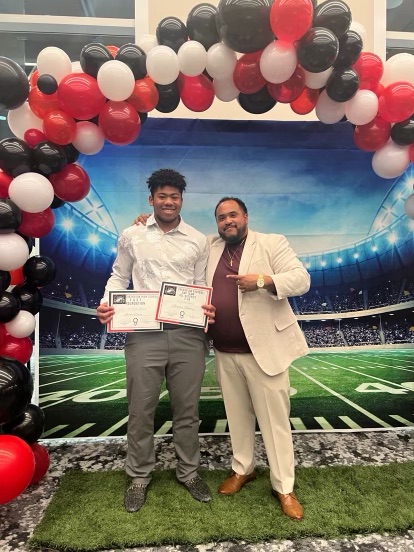 Thank you to all my coaches, my team, and Booster Club for making this night special.  #Mustangs 

#FAST 
@Castillo_Ac
 
<a href="/CoachJReliford/">Josh Reliford</a> 

<a href="/TrustMyEyesO/">⭕️FFERTUNITY</a>
 
<a href="/twftraining/">Brandon Tucker / Trenchwarfare</a>