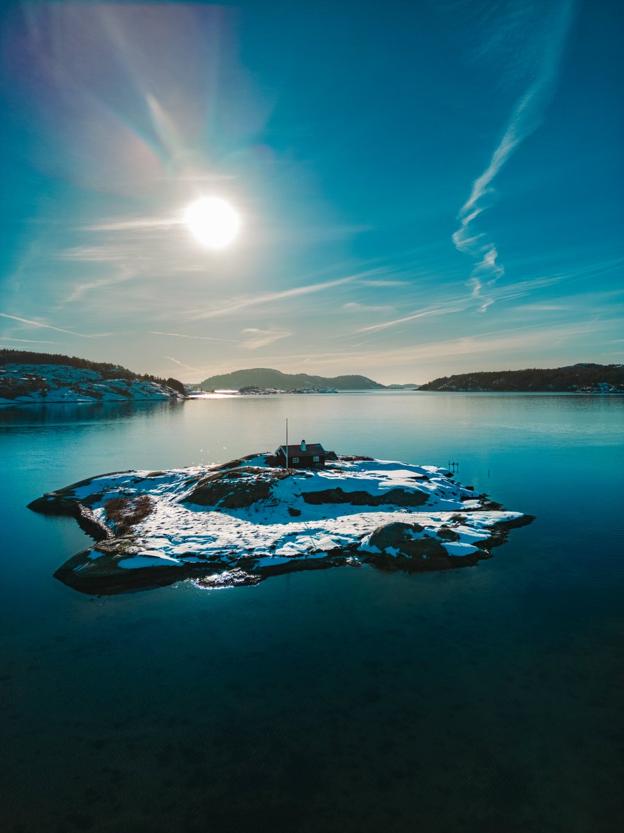 SNOWY ISLAND 🏝️❄️☀️

#nature #sea #water #island #shotondji #droneofficial #winter #djımini3pro #droneoftheday #djiglobal #djicreator  #outdoor #sweden #photography #photooftheday #photographerslife #photoart #artisticphoto #moodygrams #ilovephotography #gothenburg #naturephoto