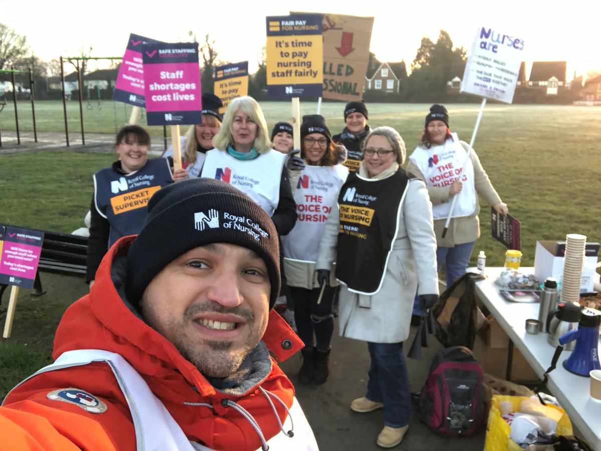 Great support in Harefield today. Big thank you to the #welovecoffee team for providing the nurses with some hot drinks. 💪🏻🪧✊🏻 @theRCN #nursestrike #EnoughlsEnough @katie_woo81 @sofia_pinto23 @LuciaNursing @gerlaOne @eNurseMcGuire @LPoprijan