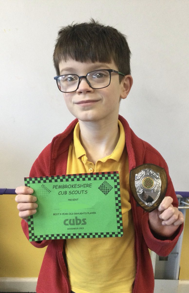 DosbarthPump's tweet image. Enormous congratulations to our resident draughts expert who won all 8 of his matches at the Pembrokeshire Cubs drafts competition and was placed first in his age category. Gwaith bendigedig! #draughts #gemau #competition #ambitiousandcapable .