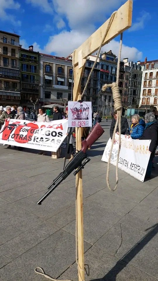 #SánchezConElMaltratoAnimal .<a href="/sanchezcastejon/">Pedro Sánchez</a> .@psoe .<a href="/gpscongreso/">PSOE Congreso</a> .<a href="/desdelamoncloa/">La Moncloa</a> quieren permitir el maltrato a los perros de caza y .<a href="/PODEMOS/">Podemos</a> beneficiarse prometiendo cosas que ni conocían y cuyo resultado, es que todavía vamos a ir a peor por su codicia.