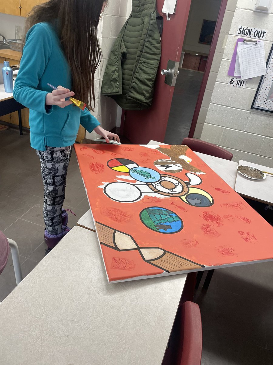 JohnstKM's tweet photo. 901 and 902’s collaborative murals are officially on display at @sajhnews! Thank you Mr. Briggs, Indigenous Art Specialist at @HRCEFineArts @HRCE_NS for teaching us about the 7 Sacred Teachings, and helping our classes design these beautiful pieces. #SeeWhatImLearning https://t.co/UMdGYiucdE