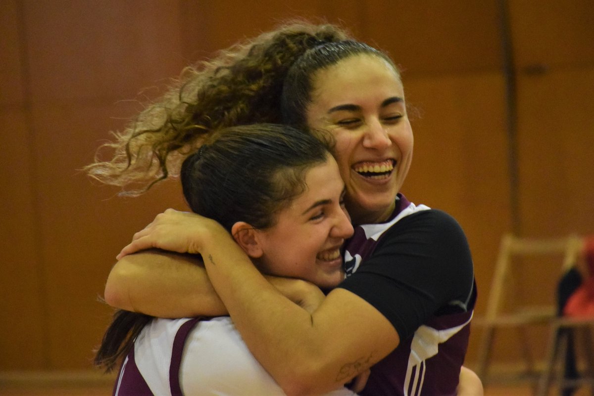 ToniDelgadoG's tweet photo. 🤗"Se abrazaron, la mejor manera del mundo de crear silencio" ("La delicadeza", de David Foenkinos). 

📷Galería de clics (y de📷) del @FemSantAdria-@GEiEGBasquet (Liga Femenina 2 #LF2)  | #basketfem

✍️📷@ToniDelgadoG para @cronoderecords_ 
https://t.co/ThWvJM96eO https://t.co/7O4ifBeTws