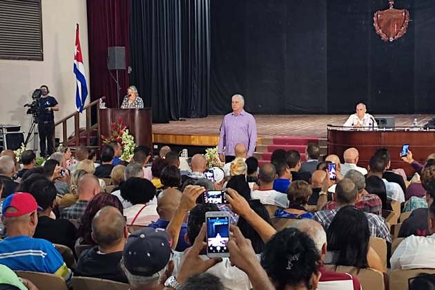 El presidente Díaz- Canel participó en la sesión extraordinaria de la asamblea municipal del Poder Popular en Santa Clara, el mandatario una las ocho propuestas de la demarcación, resultó electo candidato a la próxima legislatura de la Asamblea Nacional del Poder Popular.