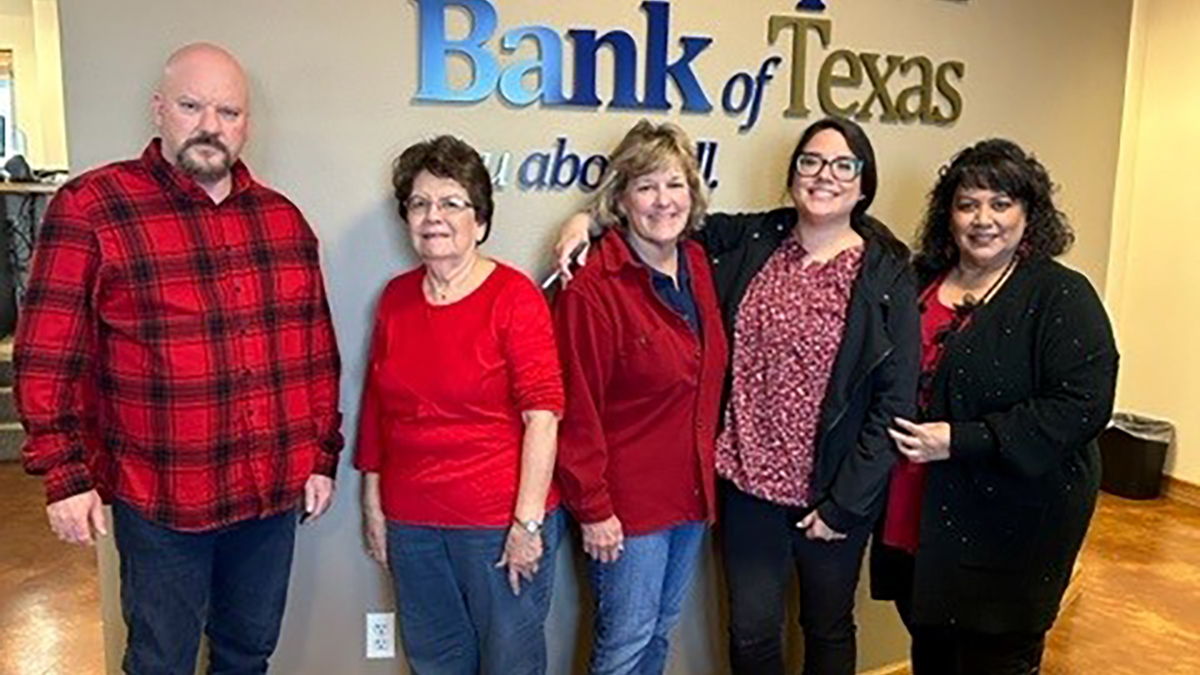 FirstCapBankTx's tweet image. Last Friday our Marble Falls team went "RED" by supporting the American Heart Association and raising awareness about cardiovascular disease in women. We're proud to support this annual initiative. ❤️ #GoRedDay #CommunityBankers #MemberFDIC