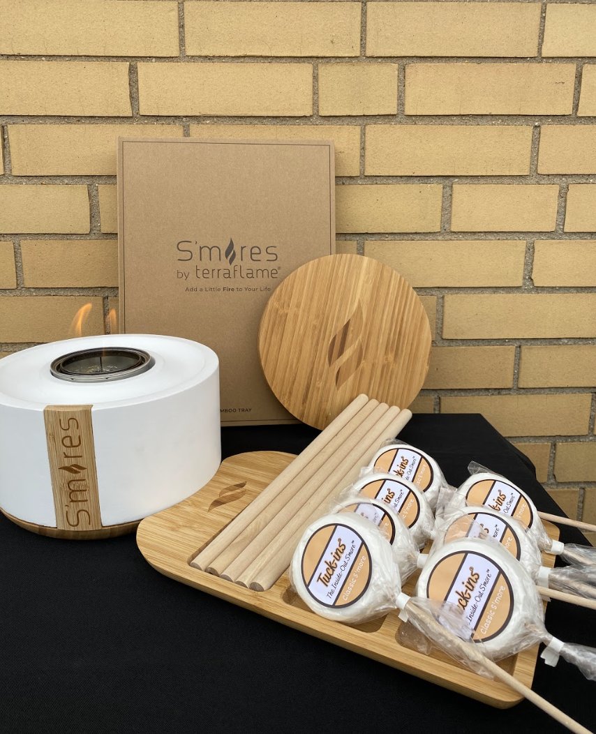 tuck_ins's tweet photo. This is the cutest s'mores station ever!!! Grab this bundle for your next date night, girls night in, kids sleepover, or just because!🥰😋🍫🔥

#smores #smoreskit #terraflame #firebowl #tuckins #chocolate #marshmallow #toasted #roasting #smallbusiness #shopsmall #philadelphia https://t.co/XVPtohQdv1