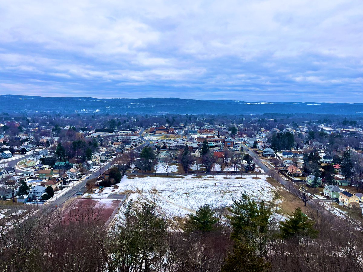 buzz2978's tweet photo. Greenfield Ma and Poet’s Seat Tower. #GetOutside #GoForAHike #MetacometRidge #Geology https://t.co/sAggoZ55P5