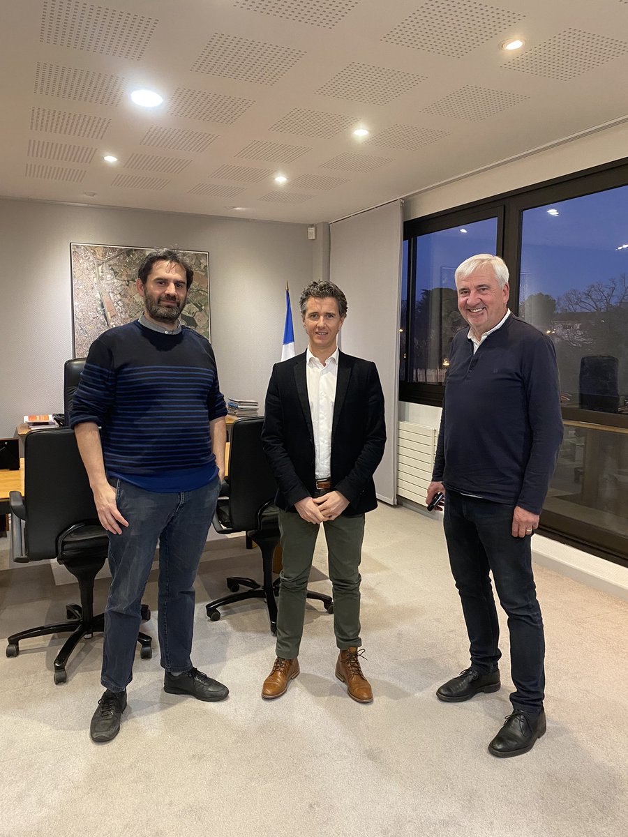 A la suite du voeu voté en CM, je recevais M. Lanusse, Pst de <a href="/Rallumonsetoile/">Rallumons l'Etoile !</a> qui défend le projet de RER toulousain. Je soutiens cette initiative qui doit aussi s’inscrire ds un plan global d’infrastructures comprenant la 3eme ligne de métro et la future LGV Bordeaux-Toulouse.