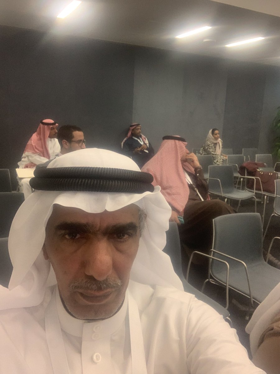 abushehap_com's tweet photo. مع الدكتور حمد التويجري في إحدى جلسات مؤتمر الجمعية الدولية لاقتصاديات الطاقة في مركز الملك عبدالله للدراسات والبحوث البترولية. حيث قدمت طالبة الدكتوراة في قسم الاقتصاد نوف النفيسة ورقة علمية بالاشتراك مع زميلتيها إيمان الأسمري وأمل الشهري المحاضرتين في ج/ الأميرة نورة. https://t.co/EyIV4NUfEF