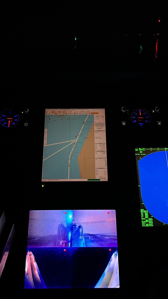 Sssssssoe's tweet photo. Saling to Lemmer almost sleeping time https://t.co/HXHz3MGWbV