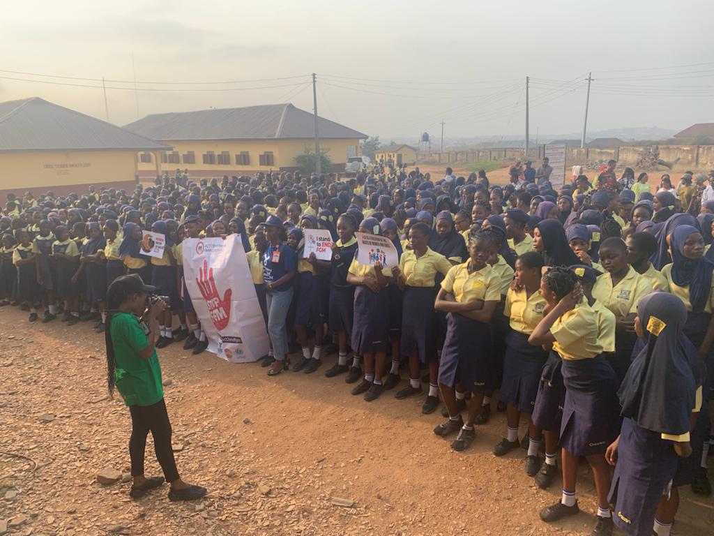 InsideOsogbo's tweet photo. Participants were engaged and encouraged to take up active roles towards eliminating FGM in their schools and their communities.

Participants pledged to sensitize their fellow students and family members about FGM &amp; also report cases of FGM in their immediate environment.

3/3 https://t.co/vxJj9rfLcx