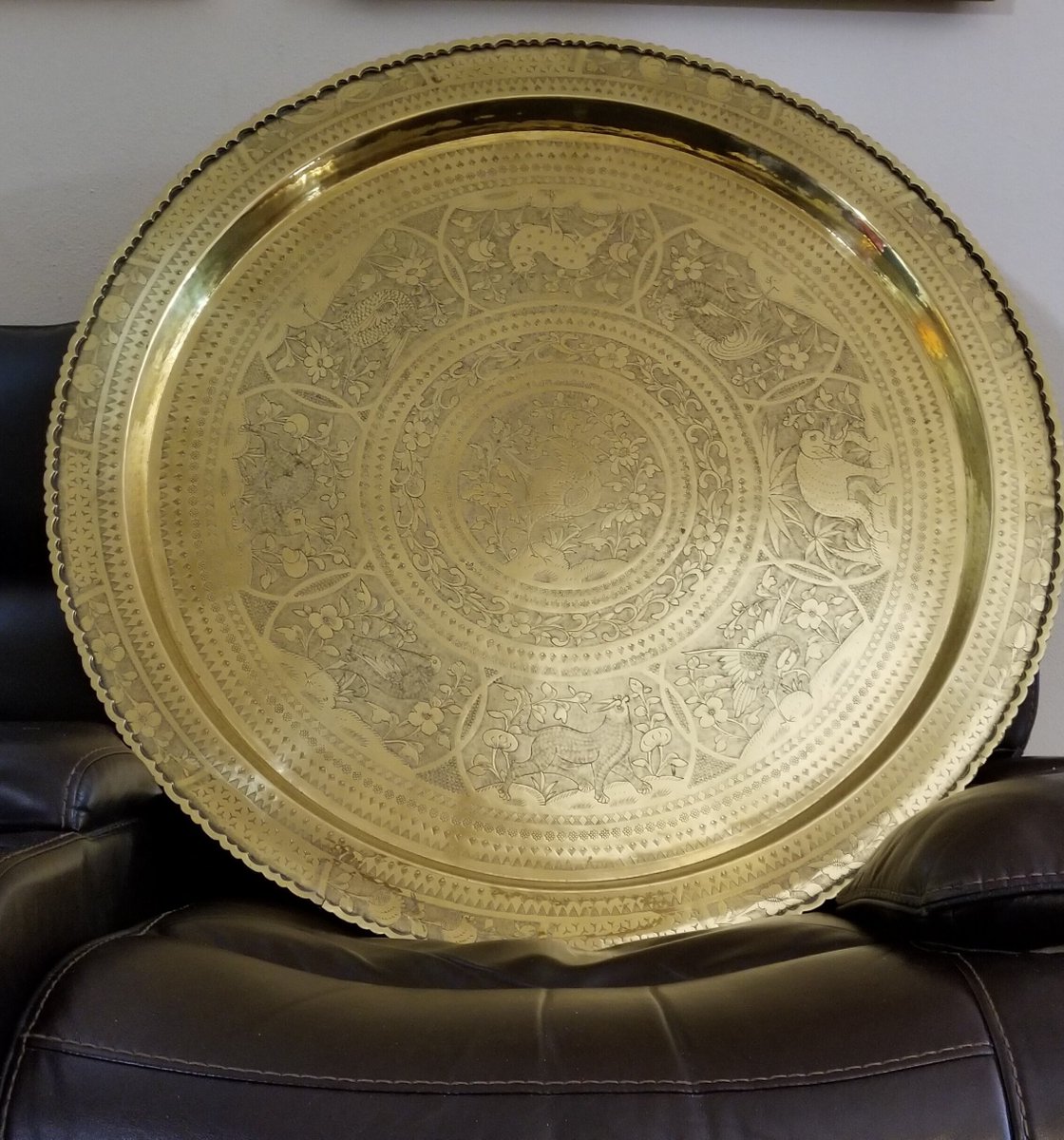 13.5lbs Hand Hammered Museum Quality Solid Brass Wall Hanging Tray 36' dia. 2.5 Depth 1960 sic. Stamped 'Made in Hong Kong' Animal Theme
JoesJemsCreations.com
#JoesJemsCreations
#Brass #metalworking #HomeDecor #MidCentury #WallHanging #SolidBrass #13pounds #AnimalTheme