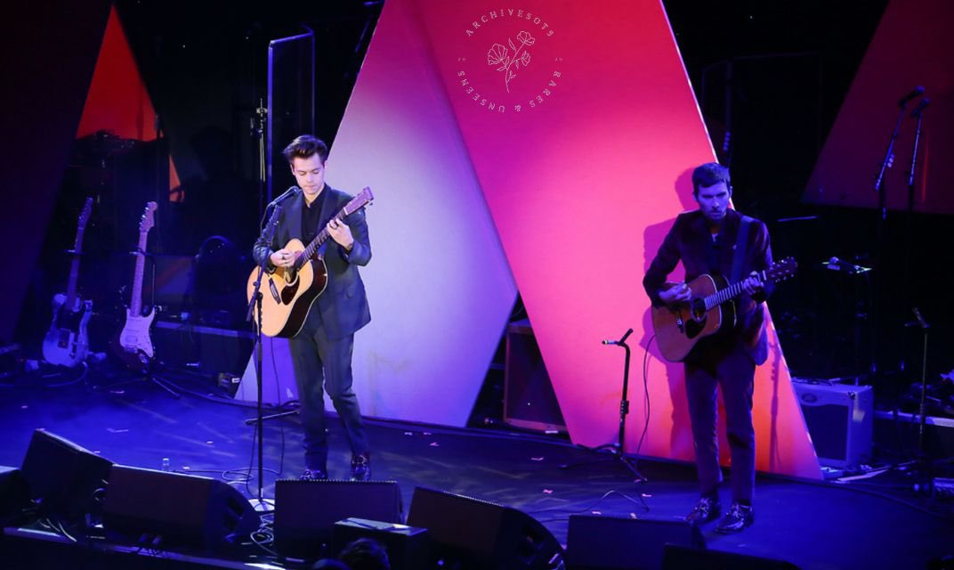 Harry and Mitch performing at the Music Industry Trusts Awards in 2017