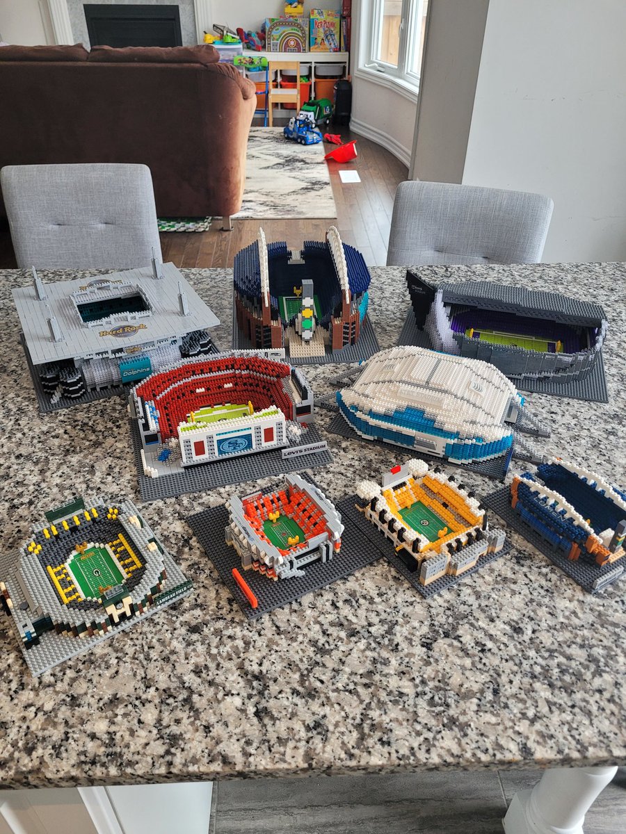 BrxlzC's tweet image. Let's just appreciate these cathedrals of gridiron greatness!

@FOCOusa @MiamiDolphins @Seahawks @Vikings @49ers @dallascowboys @packers @Browns @steelers #brxlz #brxlzstadium #ministadium #Browns #Packers #seahawks #vikings #49ers #cowboys #Steelers #teamfoco #gofoco