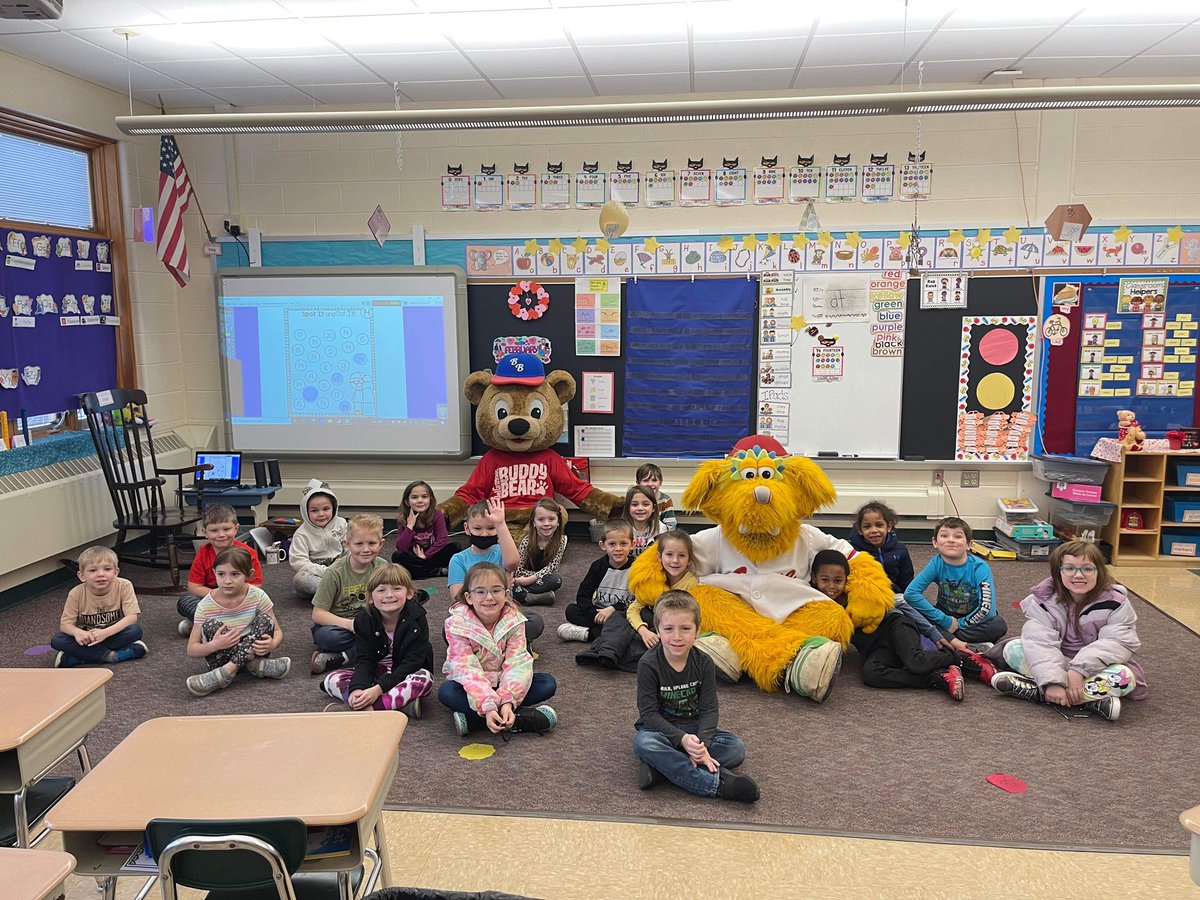 party_with_loco's tweet photo. Spent the morning with Pleasant Valley Elementary for a school assembly and even made a stop by a classroom #AlwaysBeLoco https://t.co/KLGTCq4lq4