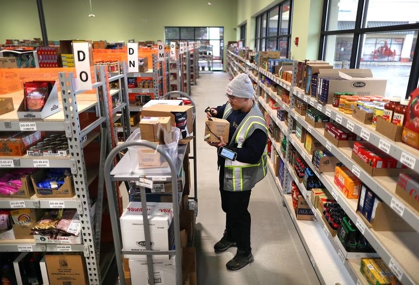 A pickup-only grocer called @addiesgrocery is now fulfilling orders in Massachusetts and aims to open 2,000 stores in the next decade. #restaurants #diningout #construction #restaurantindustry #grocers #groceries #restaurants ow.ly/HubL50ML0Zz