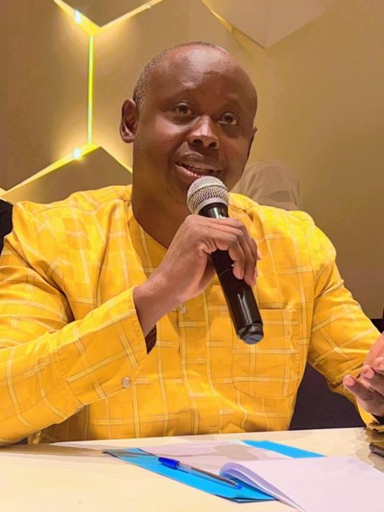 SLYCANTrustFR's tweet photo. M. @Soly Boubacar AMADOU, du #CCM a rappelé les politiques migratoires et solutions mises en œuvre au #Niger par l’Etat et ses partenaires pour protéger et mettre les #migrants dans les conditions respectant les #droitsHumains https://t.co/PlLqoBSMpp