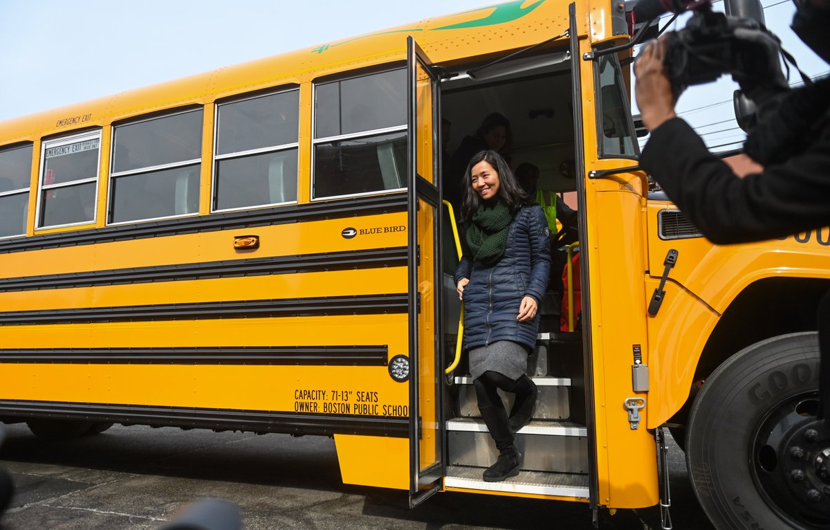 MayorWu's tweet image. Electric school buses have arrived! Electrifying our fleet will help cut down on emissions &amp;amp; equip our workforce with the tools to sustain cleaner, greener infrastructure that will benefit students, workers &amp;amp; communities—another step toward making Boston a Green New Deal city.