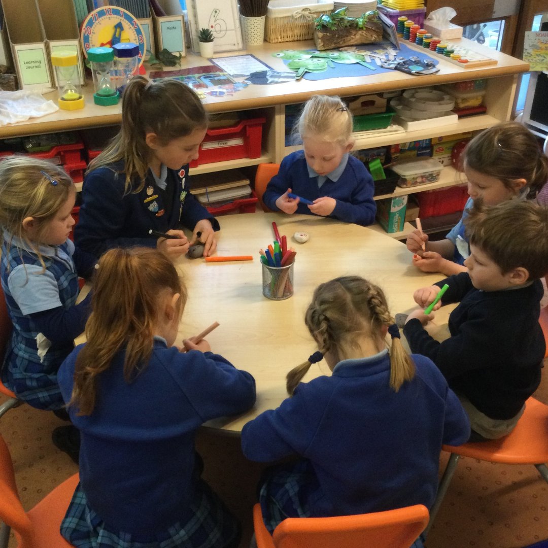 Kingshottsch's tweet photo. Our UNICEF Ambassadors from Years 6 and 7 visited Reception recently - and through storytelling and pebble painting they encouraged our school community to think about the power of friendship.  

Read more here > https://t.co/lF6aHoz7Qn

#kingshottschool #UNICEF #hitchin https://t.co/lzfvu4xzA3