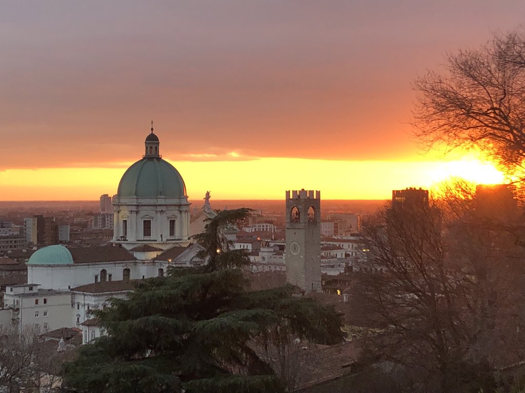 “Beautiful sunsets need cloudy skies” – Paulo Coelho. #sunset, #sunsetlovers, #cloudysky, #paulocoelhoquotes, #italianlandscapes, #visitbrescia, #italiancities, #italy