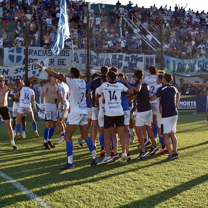 AtenasRioCuarto's tweet photo. Gracias #Atenas querido
Gracias por las emociones
Y por los gratos momentos
Que nos hiciste pasar!

VIEJO Y GLORIOSO #Atenas 
DE CORAZÓN SIN IGUAL
LA HINCHADA TE LO AGRADECE
Y TE ALIENTA HASTA EL FINAL
DALE LA "A", DALE LA "A", DALE LA "A"
🎶🇫🇮🤍 https://t.co/m4uRKOP3q8
