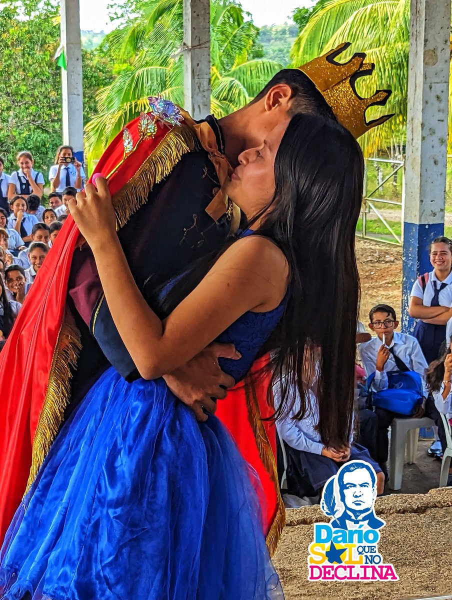 RDElayote's tweet photo. En conmemoración del 107 aniversario del paso a la inmortalidad del Príncipe 🤴 de las letras castellanas (Rubén Darío), comunidad educativa realizan revista cultural, con poemas y cuentos del máximo exponente del modernismo literario en la lengua española. #DarioSolQueNoDeclina https://t.co/X0FcGG5rSK