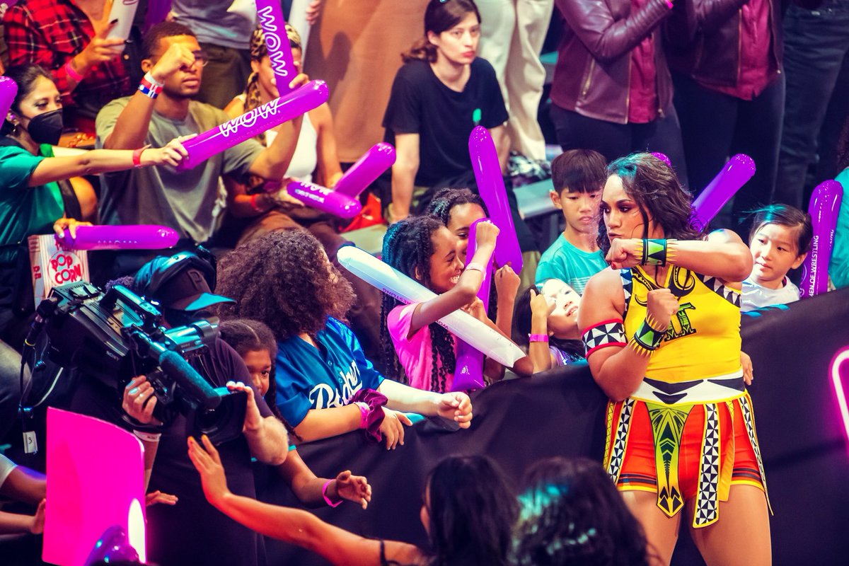tongatwins's tweet photo. “Who am I to stop when there’s kids on the block looking up to me?” 💜 🇹🇴 🙏🏽 #Tz 🆙
#peopleschamps #tongatwins
#womenempowerment #kidsarethefuture #wowsuperheroes #fyp #explorepage✨ #women #wrestling #islandgirl https://t.co/1V23pgmYhy