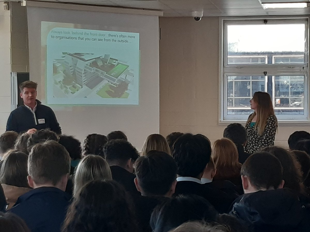 YvonneCNewport's tweet photo. Apprenticeship week #ApprenticeshipWeek and schools and students in #Newport having a great week #thankyou @LBGplc especially @richardcueto and sian brilliant informative presentation for @CaerleonComp 6th form #apprenticeships #graduateschemes big shout out thanks to students https://t.co/qzYXXzzdjW