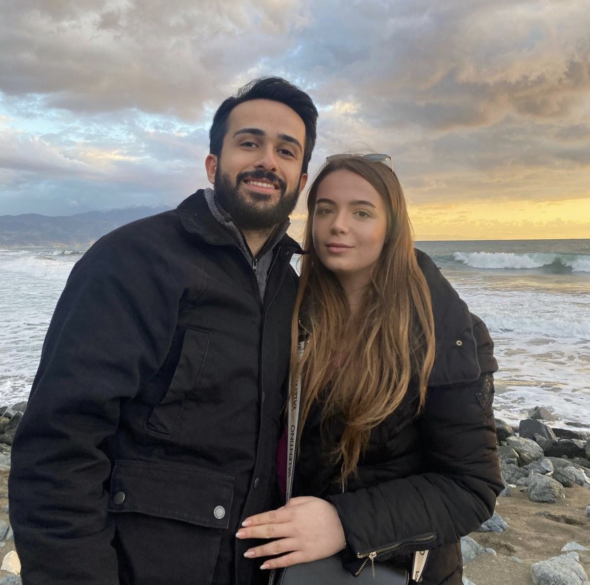 Lütfen ama lütfen Hatay/Antakya rönesans rezidanstan kurtarmayla eşzamanlı bilgi bekleniyor. Göçük altında yakınımız var Sude Vardar. Ve arkadaşı Ufuk Bahadırlı ve ailesi.çok acil bilgi. #hatayafad #rönesansrezidans #hatayacil