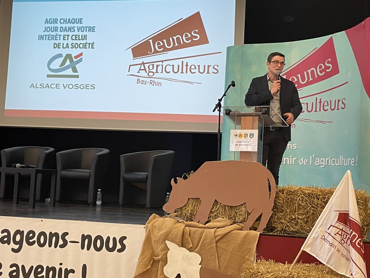 RiegerAC's tweet photo. « Transmission anticipée, Installation facilitée » , voici le thème de l’AG des @JeunesAgri_67 cet AM a Berstett. Le @CA_AlsaceVosges est pleinement engagé sur le sujet et signe une convention de partenariat avec les @JeunesAgri_67. https://t.co/6HuYN3R1ks