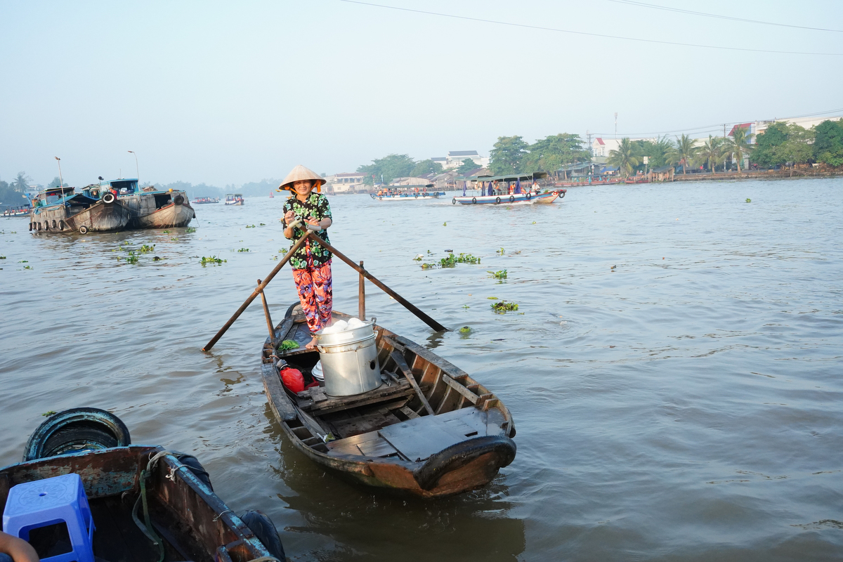 Joined by artists from Southeast Asia and <a href="/Apollochplayers/">Apollo Chamber Players</a>, Emmy Award-winning <a href="/VanessaVanAnhVo/">Vanessa Vân-Ánh Võ</a>'s new multi-disciplinary 'Mekong: SOUL' showcases stories about life on the Mekong River, and makes its in-progress premiere February 17–18 at #AsiaSocietyTX. » asiasociety.org/texas/events/m…