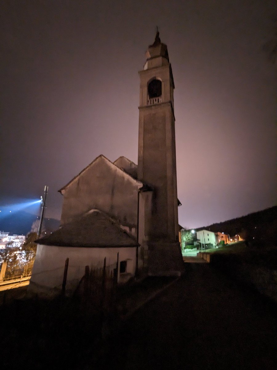 inf2180's tweet photo. ...scorci notturni...
#borgolivinal
#polpet
#pontenellealpi
#Belluno https://t.co/IryHHqVNwf