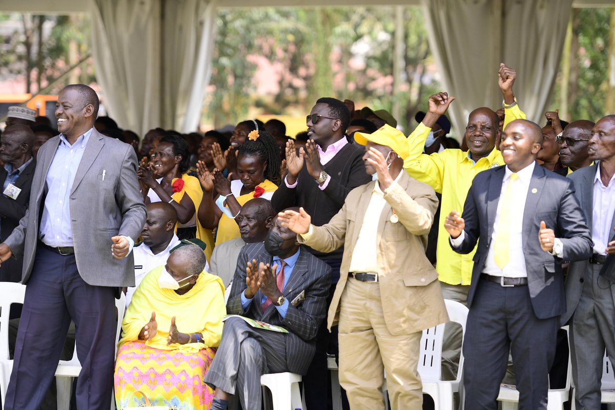 KagutaMuseveni's tweet photo. I Congratulate all Ugandans on the occasion of the 42nd Anniversary of Tarehe Sita. To inform the Bazukulu, the 6th of February, 1981,at 0800 hours (Saa mbili za’asubuhi),is when the 43 of us, but with 27 rifles, attacked the huge garrison of the Kabamba Military Training School. https://t.co/vP5qXjVT9a