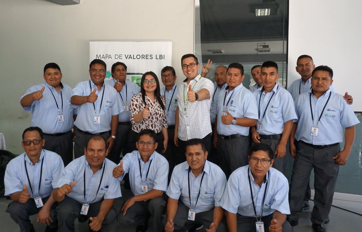 LimaBus1's tweet photo. Recientemente, recibimos a 15 nuevos compañeros, que junto a sus familiares participaron de la Ceremonia de Bienvenida, donde reforzamos nuestro compromiso de brindarles un ambiente seguro para laborar.
Conoce más de nosotros en: https://t.co/PBim2Avipk https://t.co/BYKRAKyAuK