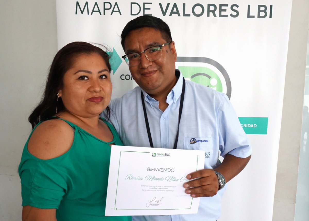 LimaBus1's tweet photo. Recientemente, recibimos a 15 nuevos compañeros, que junto a sus familiares participaron de la Ceremonia de Bienvenida, donde reforzamos nuestro compromiso de brindarles un ambiente seguro para laborar.
Conoce más de nosotros en: https://t.co/PBim2Avipk https://t.co/BYKRAKyAuK