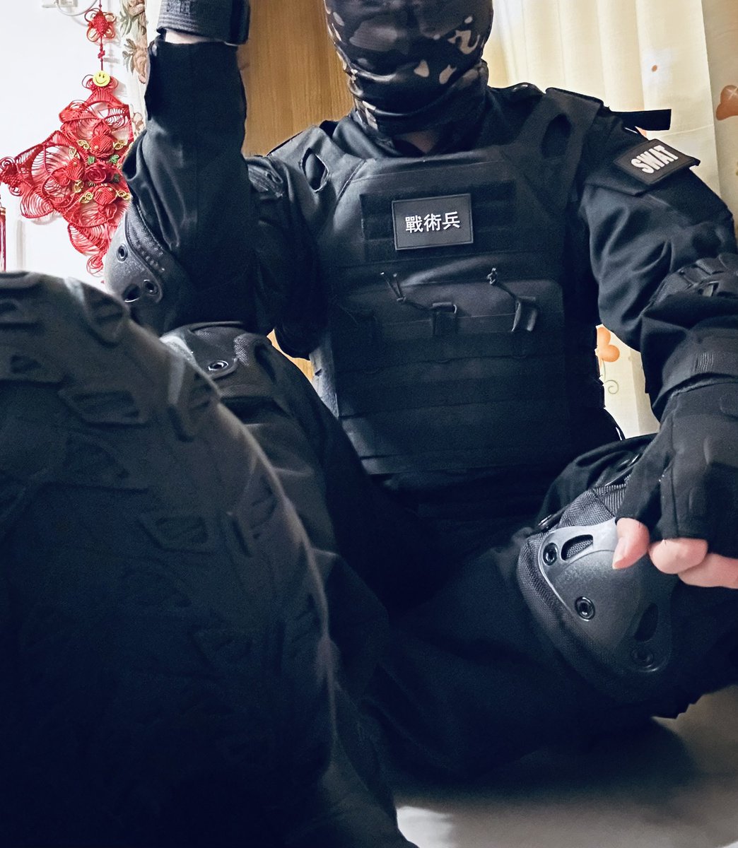 KBplay12138's tweet photo. #制服 #军警 #捆绑 
新装备get！作战靴➕作训服真的很有感觉🤣 https://t.co/9SrY4CBdmq