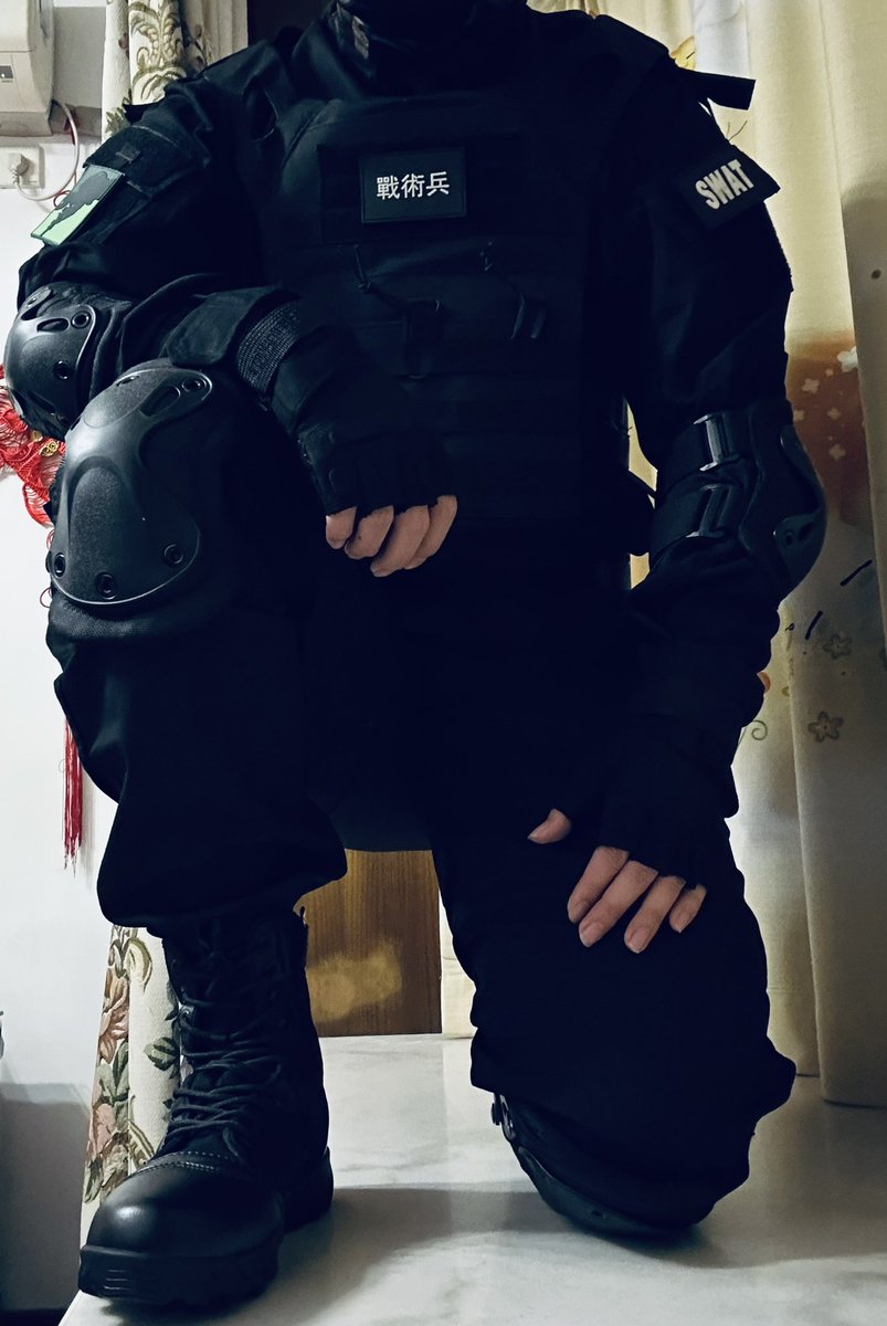KBplay12138's tweet photo. #制服 #军警 #捆绑 
新装备get！作战靴➕作训服真的很有感觉🤣 https://t.co/9SrY4CBdmq