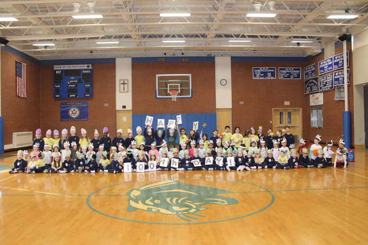 MTCRegional's tweet photo. Pre-K and Kindergarten celebrated the 100th day of school today. Pre-4 designed shirts with 100 objects. 
#AOP #100daysofschool #catholiceducation https://t.co/hH1rSMaxNK