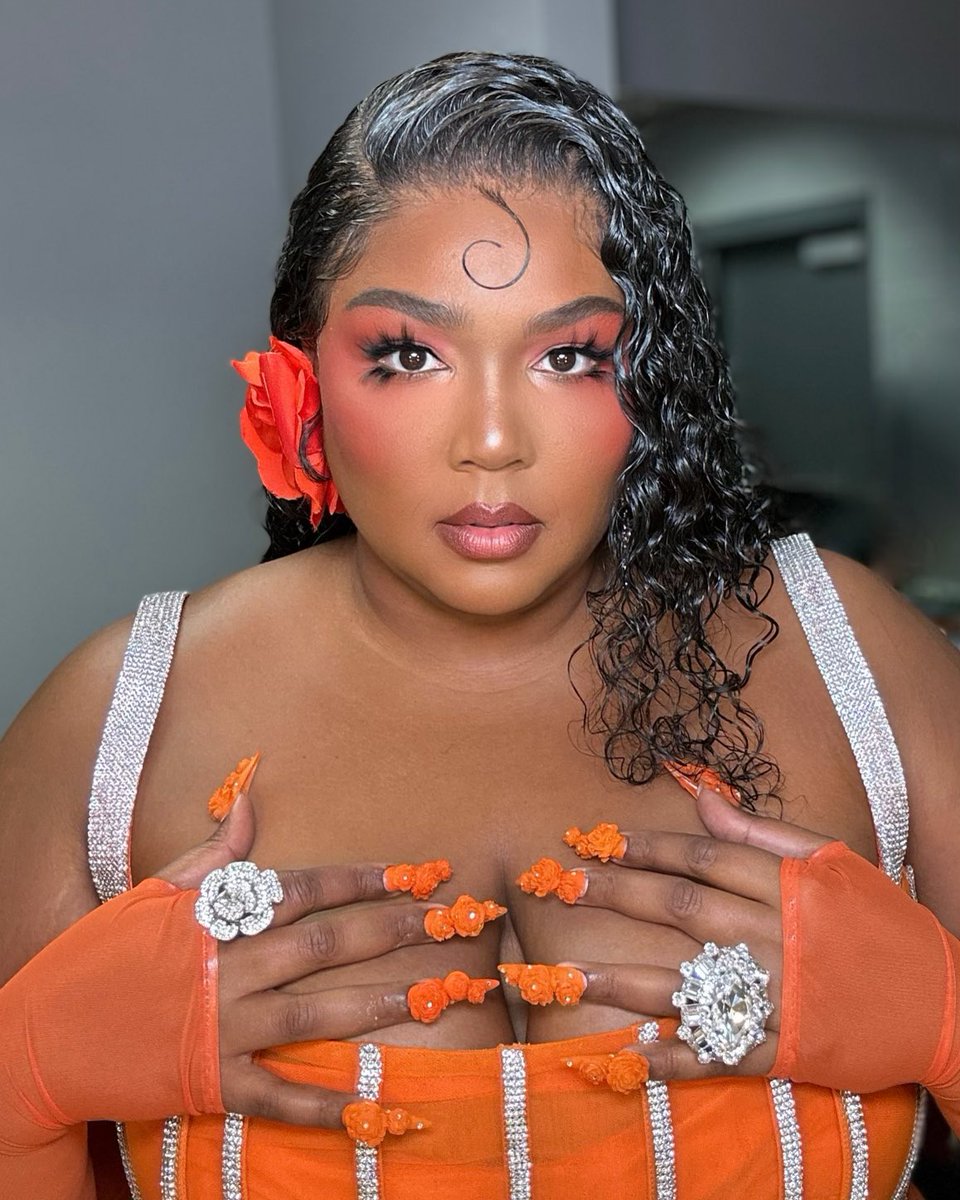 lizzo's tweet image. DONT FORGET MY GLAMMY FOR BEING BEAT TO HIGH HEAVENS BITCH