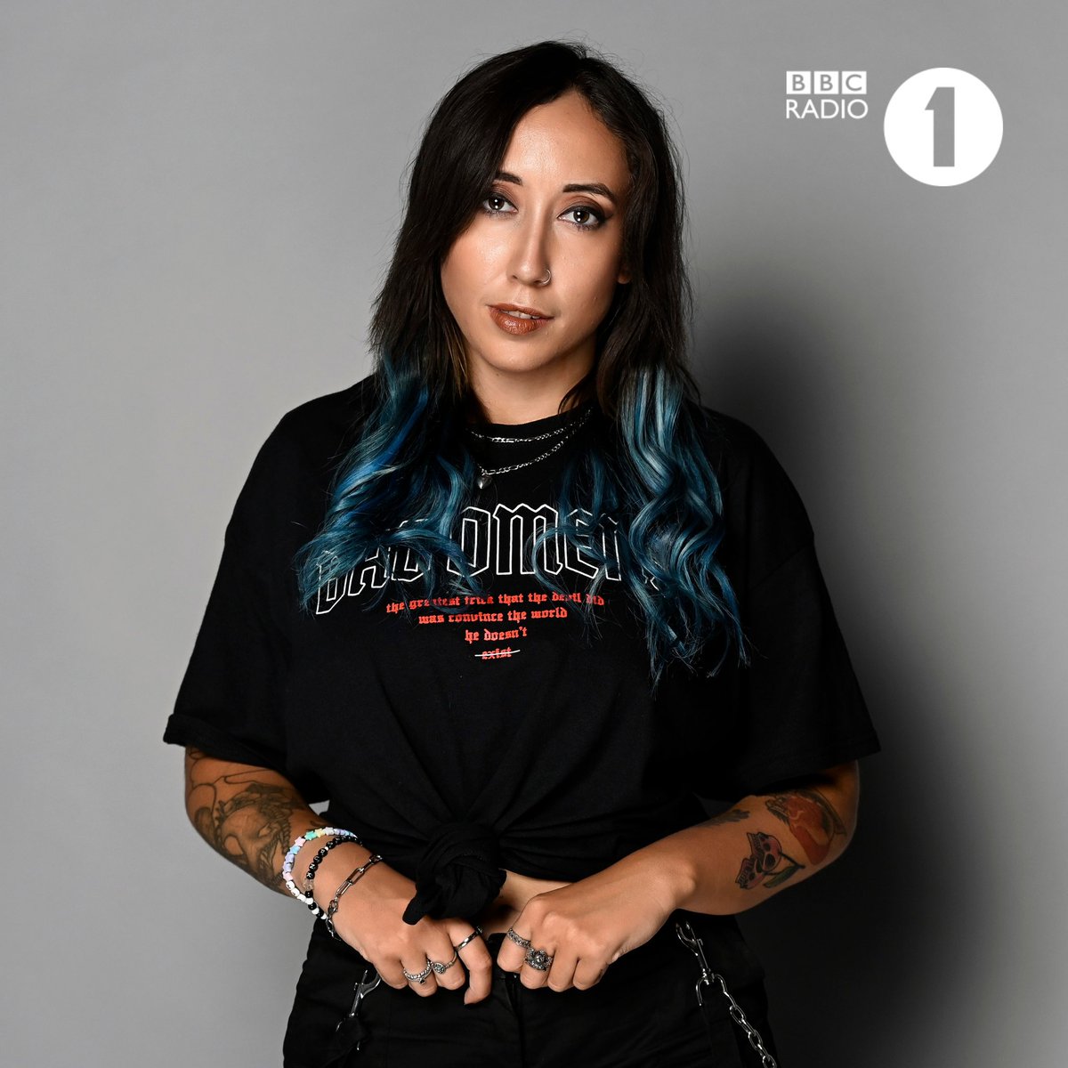 ffatrijamband's tweet photo. Our 3rd single GEIRIAU FFUG will be played on @BBCR1 tonight by the incredible @AlyxHolcombe on the @bbcintroducing rock show 🤩 be sure to stay up and listen 🖤
#bbcradio1 #bbcintroducing #bbcintroducingrock #ffatrijam #geiriauffug #newmusic #rockmusic #cymraeg https://t.co/j6bsleypuB